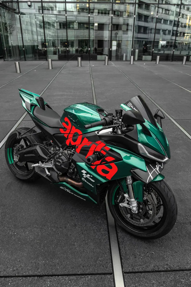 Aprilia RS660 verte avec stickers aprilia couleur Rouge sur le carénage