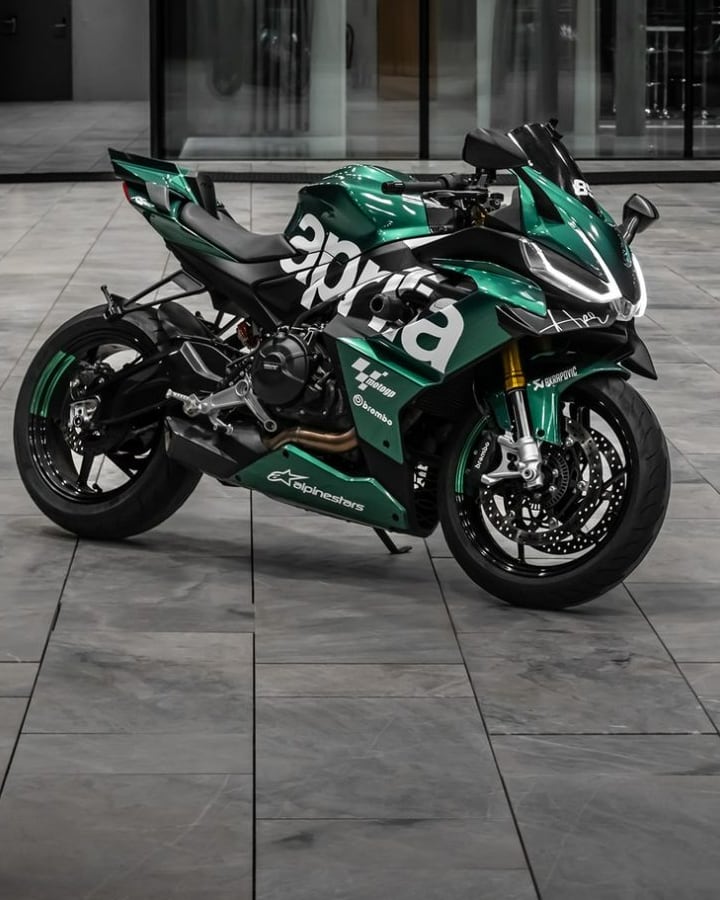 Aprilia RS660 verte avec kit stickers aprilia blanc — réalisation Stick'it