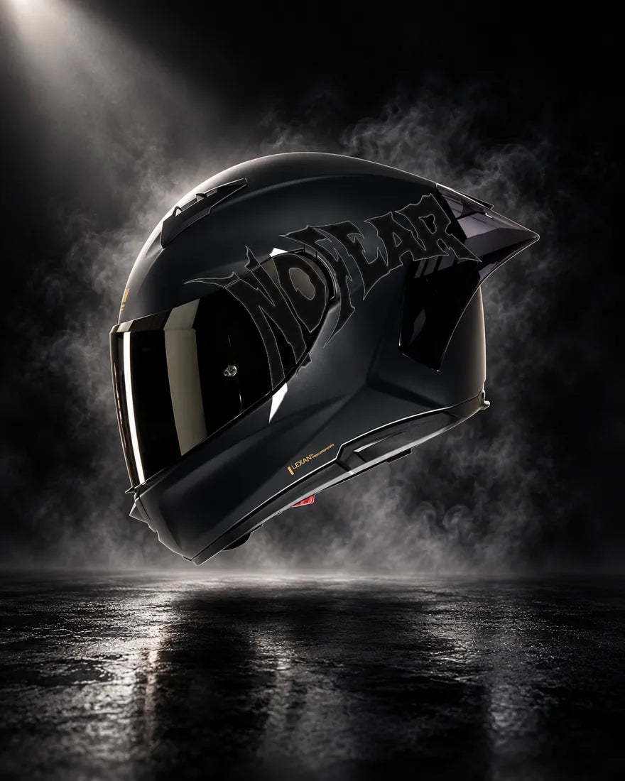 Casque noir avec sticker NO FEAR noir, design unique