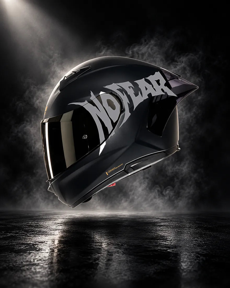 Casque noir avec sticker NO FEAR gris, design unique