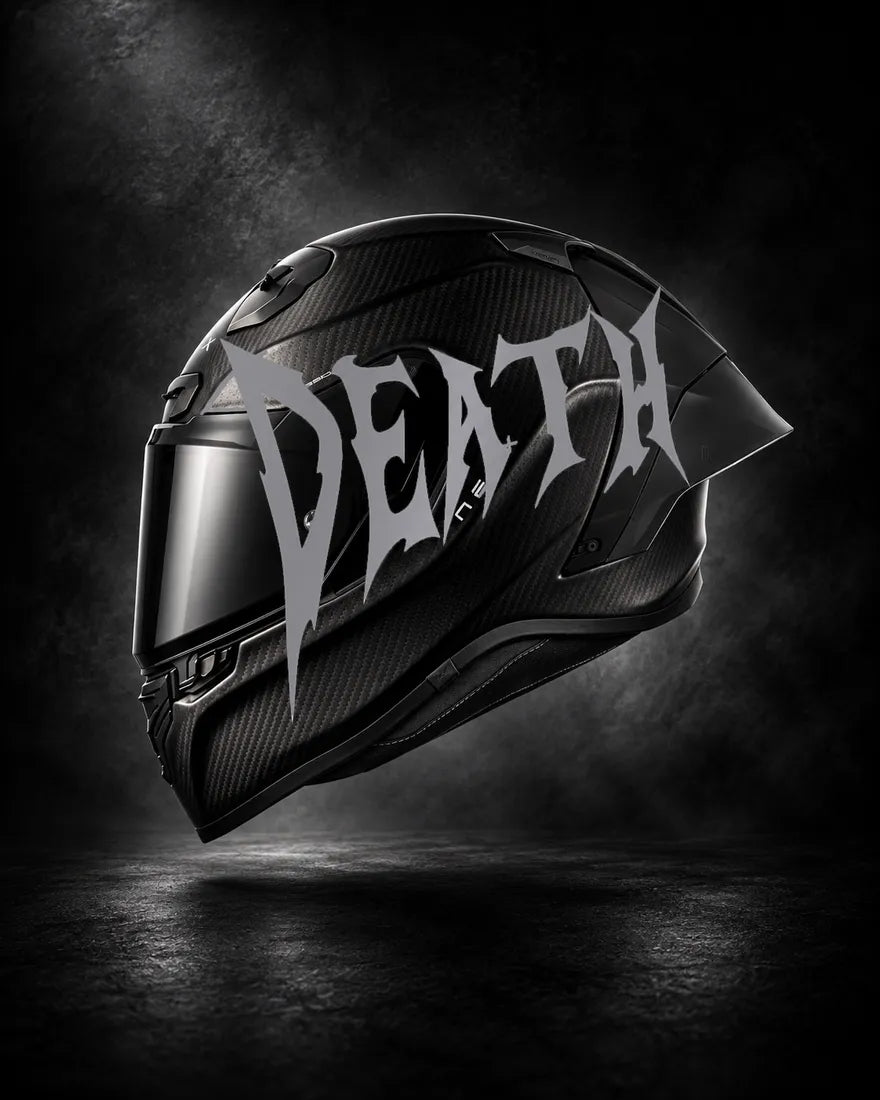 Casque carbone avec lettrage DEATH gris métallisé, sticker casque style Novocare