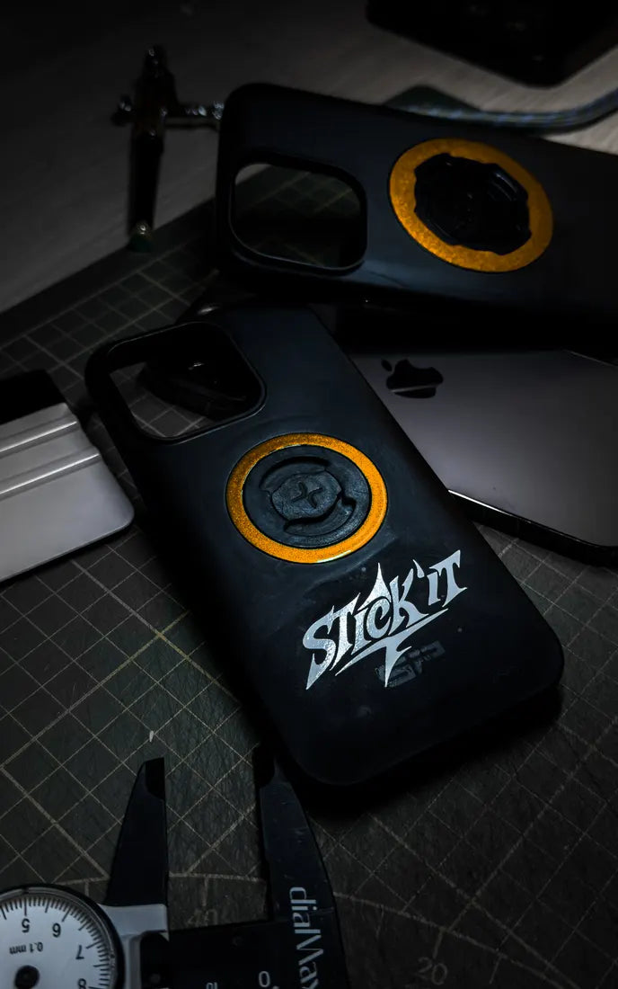Sticker anneau Orange sur coque de téléphone Quad Lock ou SP Connect avec logo Stick'it
