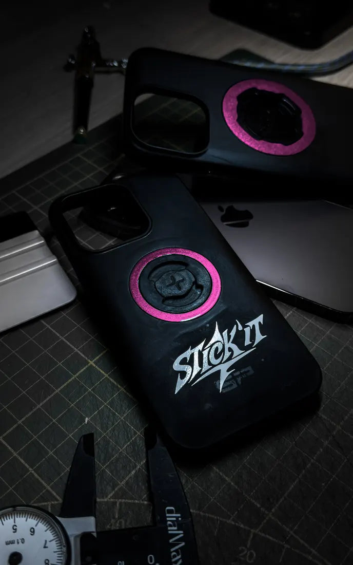Sticker anneau Rose sur coque de téléphone Quad Lock ou SP Connect avec logo Stick'it