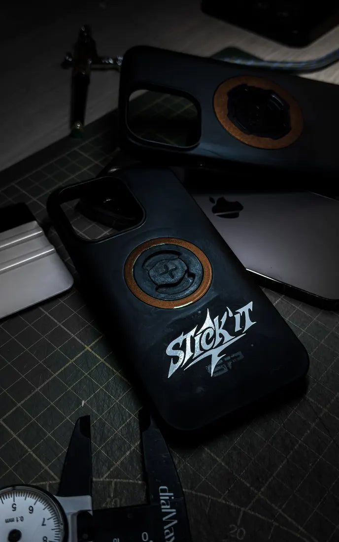 Sticker anneau Brun sur coque de téléphone Quad Lock ou SP Connect avec logo Stick'it