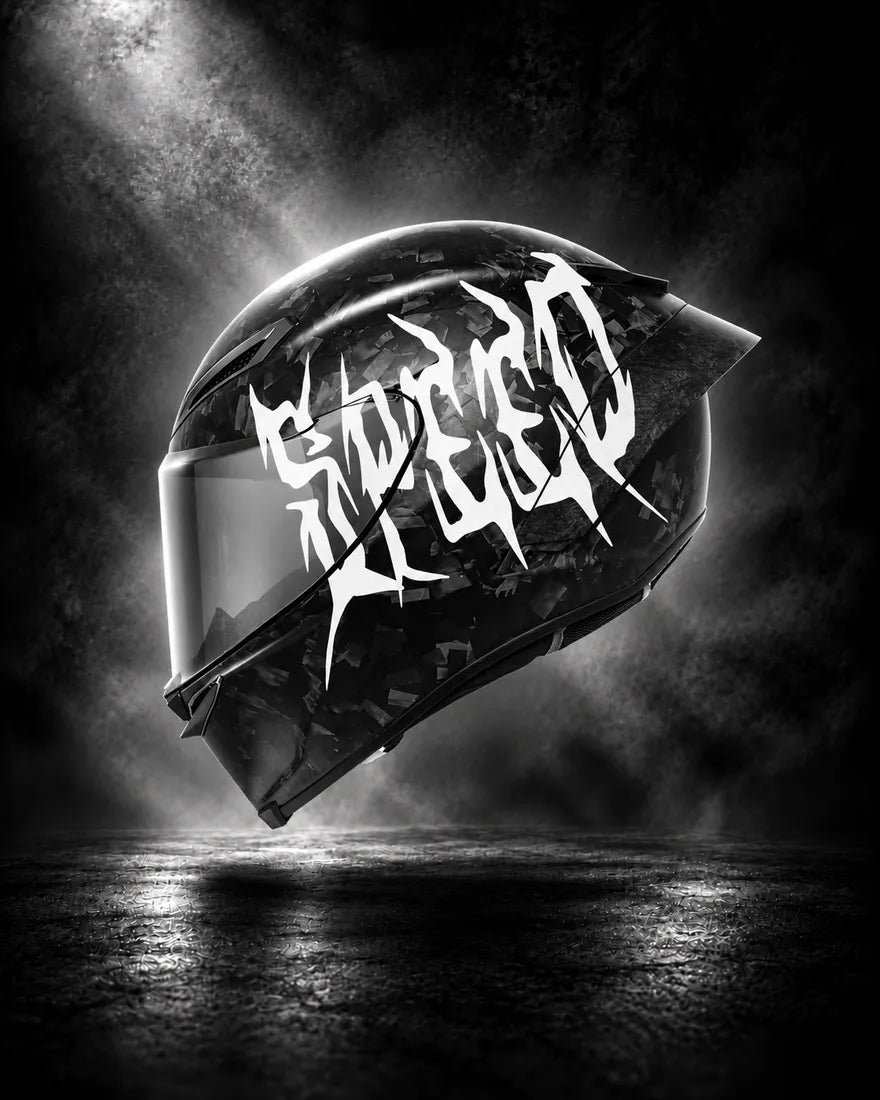 Casque carbone avec lettrage SPEED blanc, sticker casque Trash Crush