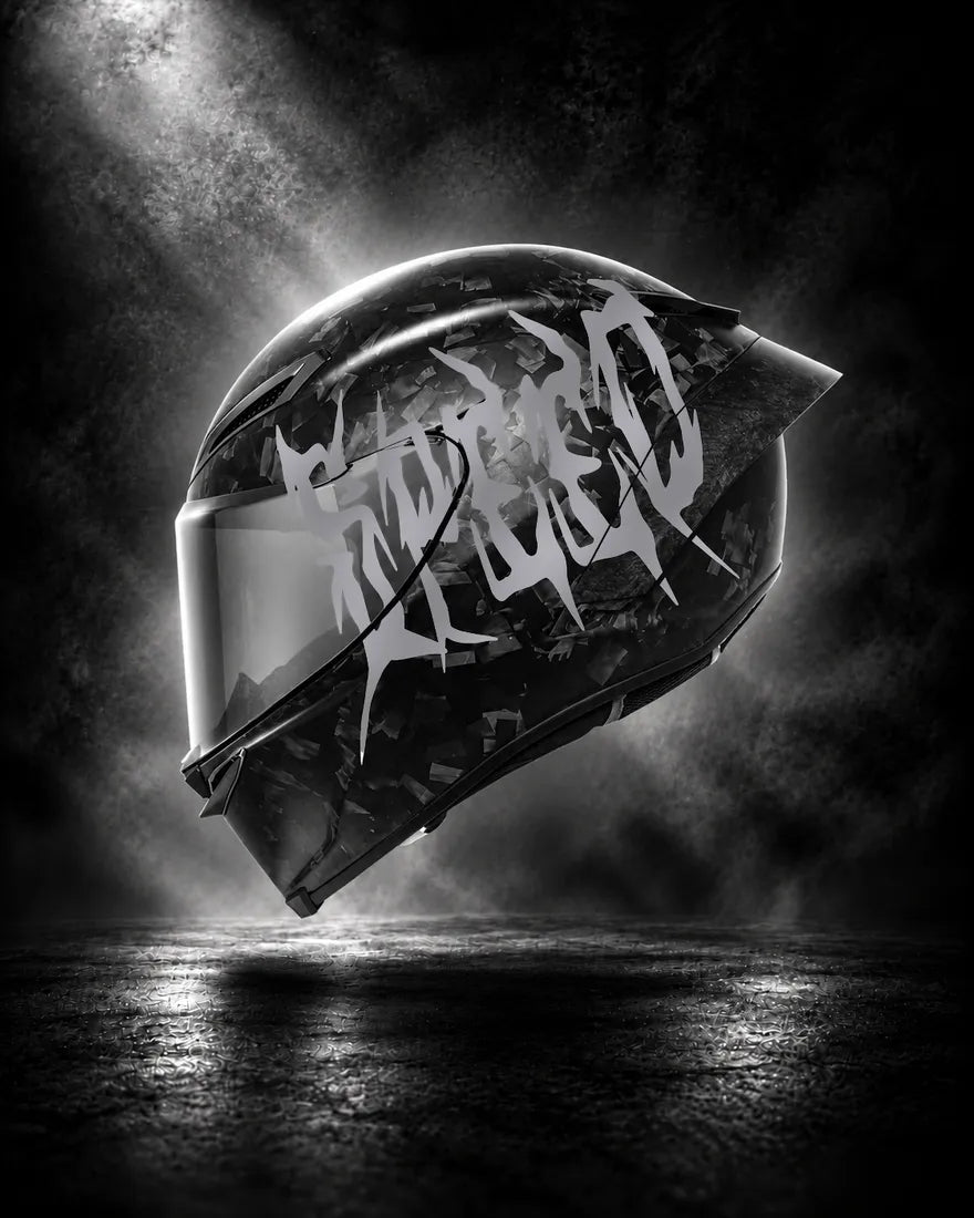 Casque carbone avec lettrage SPEED gris métallisé, sticker casque Trash Crush