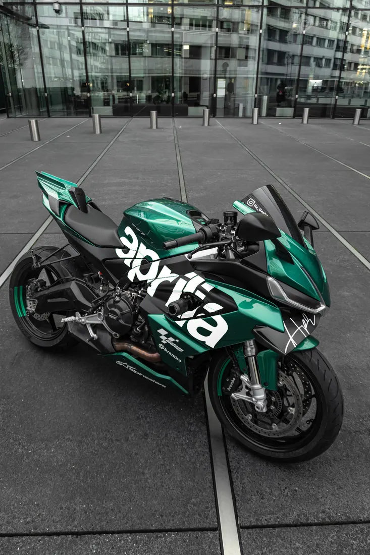 Aprilia RS660 verte avec stickers aprilia couleur Blanc sur le carénage