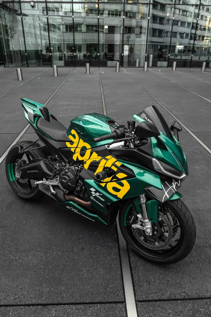 Aprilia RS660 verte avec stickers aprilia couleur Jaune sur le carénage