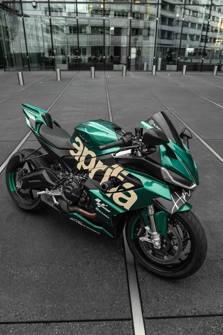 Aprilia RS660 verte avec stickers aprilia couleur Beige sur le carénage