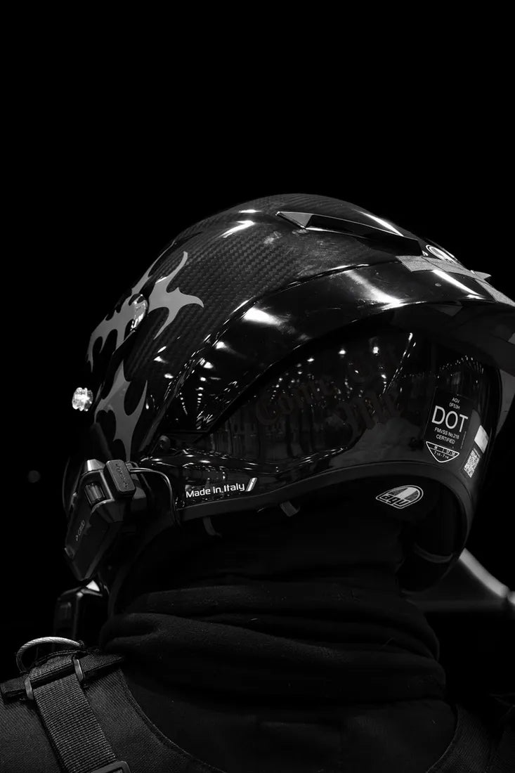 Casque carbone noir avec sticker Come Get Me couleur Noir mat, édition Obsaners