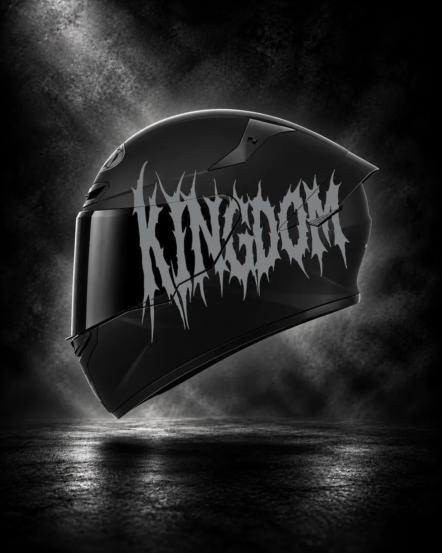 Casque noir avec lettrage KINGDOM gris nardo, sticker casque style Death Metal
