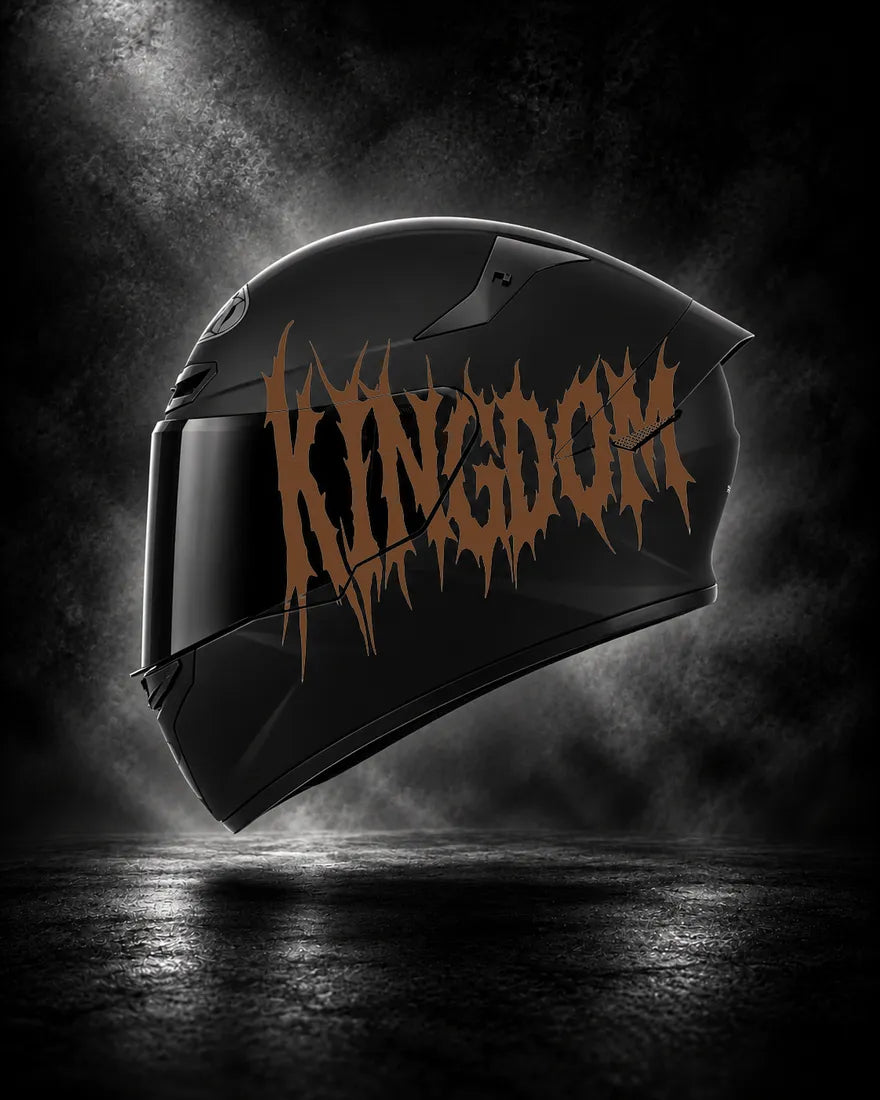 Casque noir avec lettrage KINGDOM brun, sticker casque style Death Metal