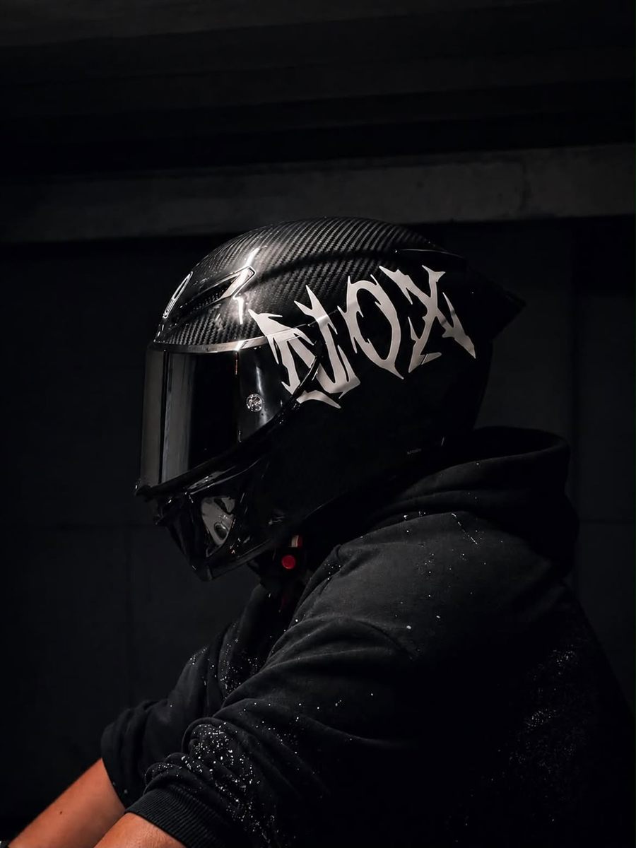 Casque noir avec sticker NOX