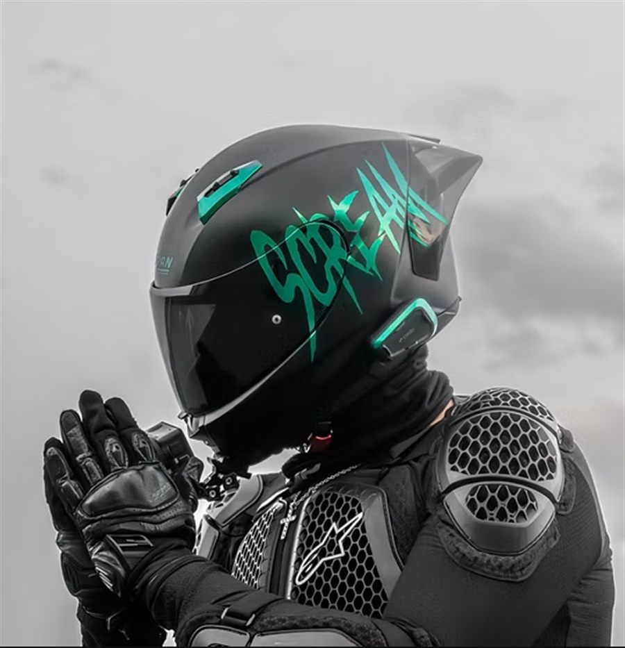 Casque noir avec sticker SCREAM turquoise
