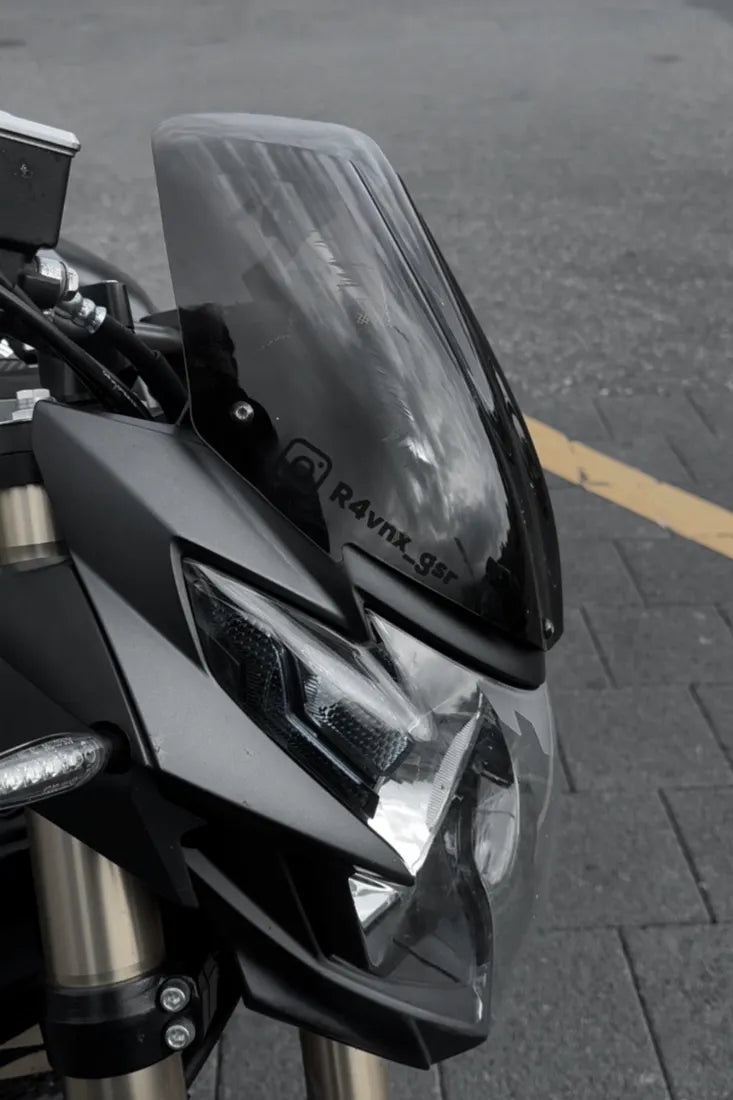 Sticker Instagram avec pseudo couleur Noir sur la bulle d'une moto