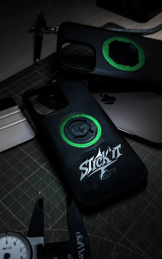 Sticker anneau Vert sur coque de téléphone Quad Lock ou SP Connect avec logo Stick'it