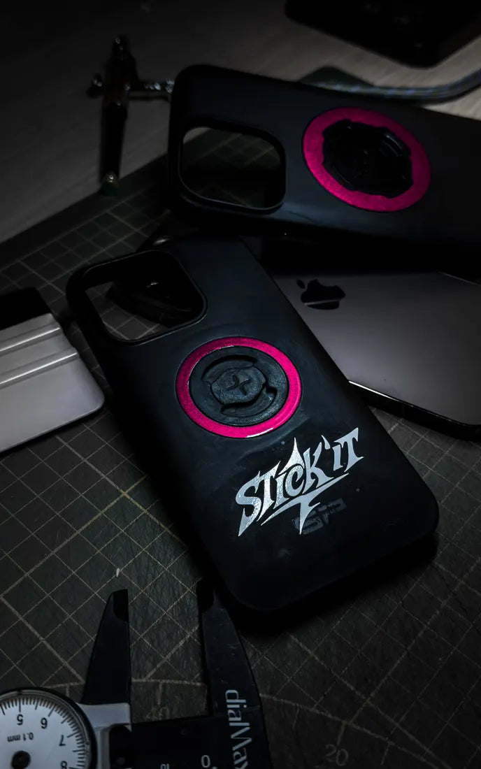 Sticker anneau Rose fuchsia sur coque de téléphone Quad Lock ou SP Connect avec logo Stick'it