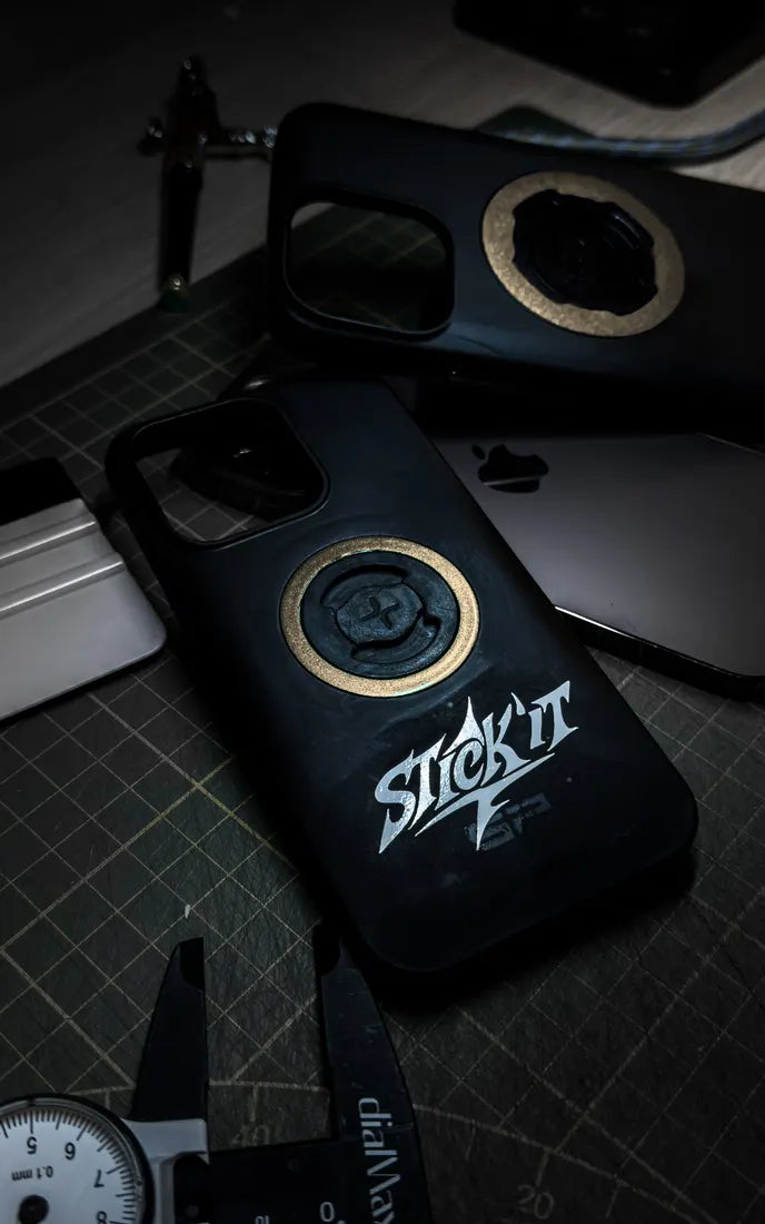 Sticker anneau Beige sur coque de téléphone Quad Lock ou SP Connect avec logo Stick'it