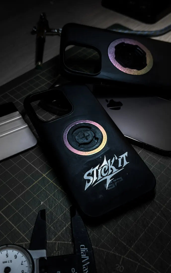 Sticker anneau Holographique sur coque de téléphone Quad Lock ou SP Connect avec logo Stick'it