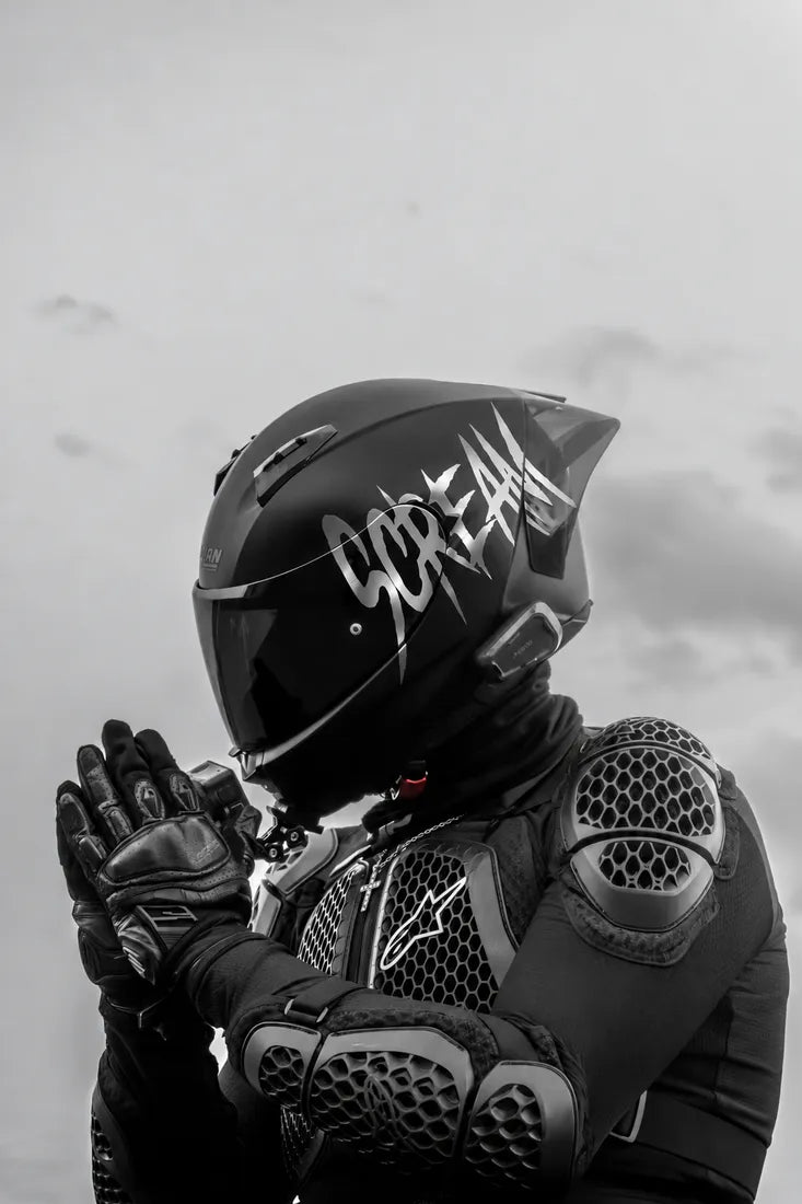 Casque avec sticker SCREAM réfléchissant, police Earthen Parasite, Obsaners édition
